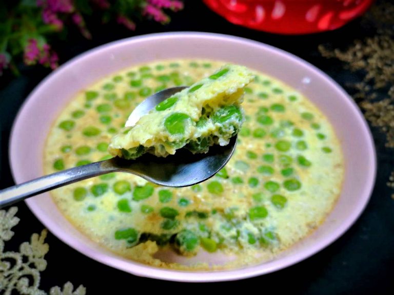 Steamed Green Peas with Eggs Recipe