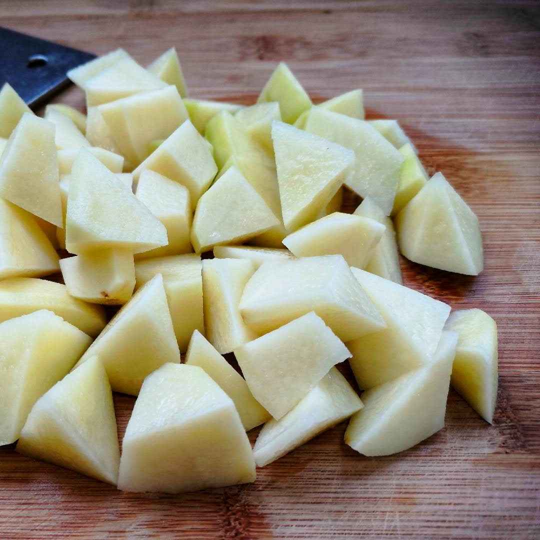 Peel the potatoes and cut them into small pieces.