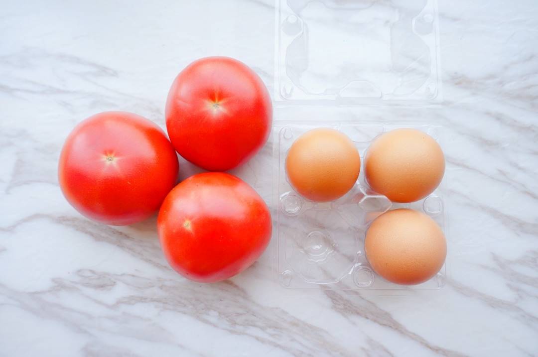 Eggs With Tomatoes
