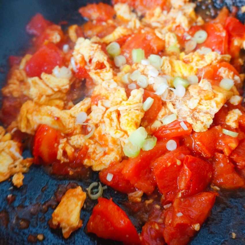 Easy Scrambled Eggs With Tomatoes recipe 08