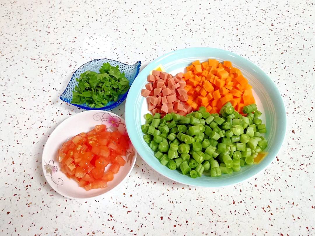 Diced beans, carrots, ham and tomatoes, and chopped parsley