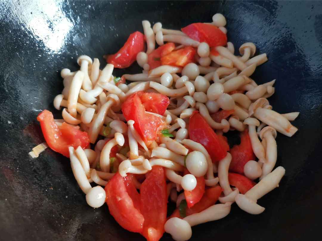 Sautéed White Beech Mushroom With Tomato And Egg 05