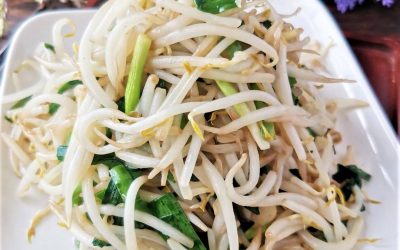 Stir-fried bean sprouts and Chinese leek healthy vegetarian food