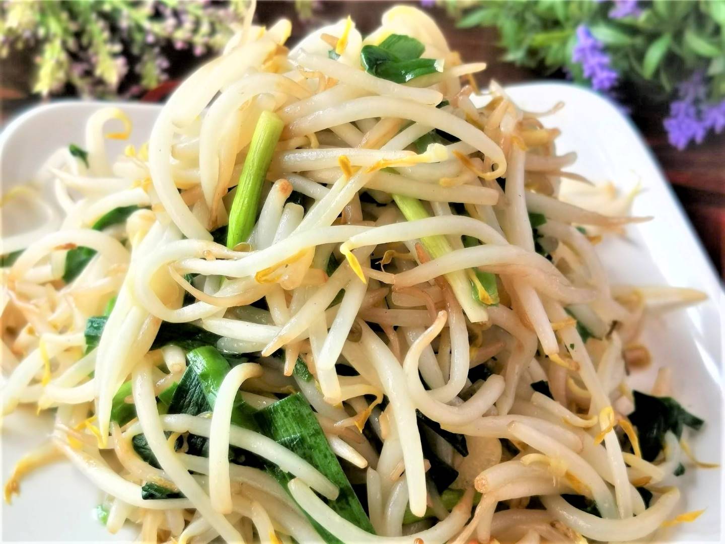 Stir-fried bean sprouts and Chinese leek healthy vegetarian