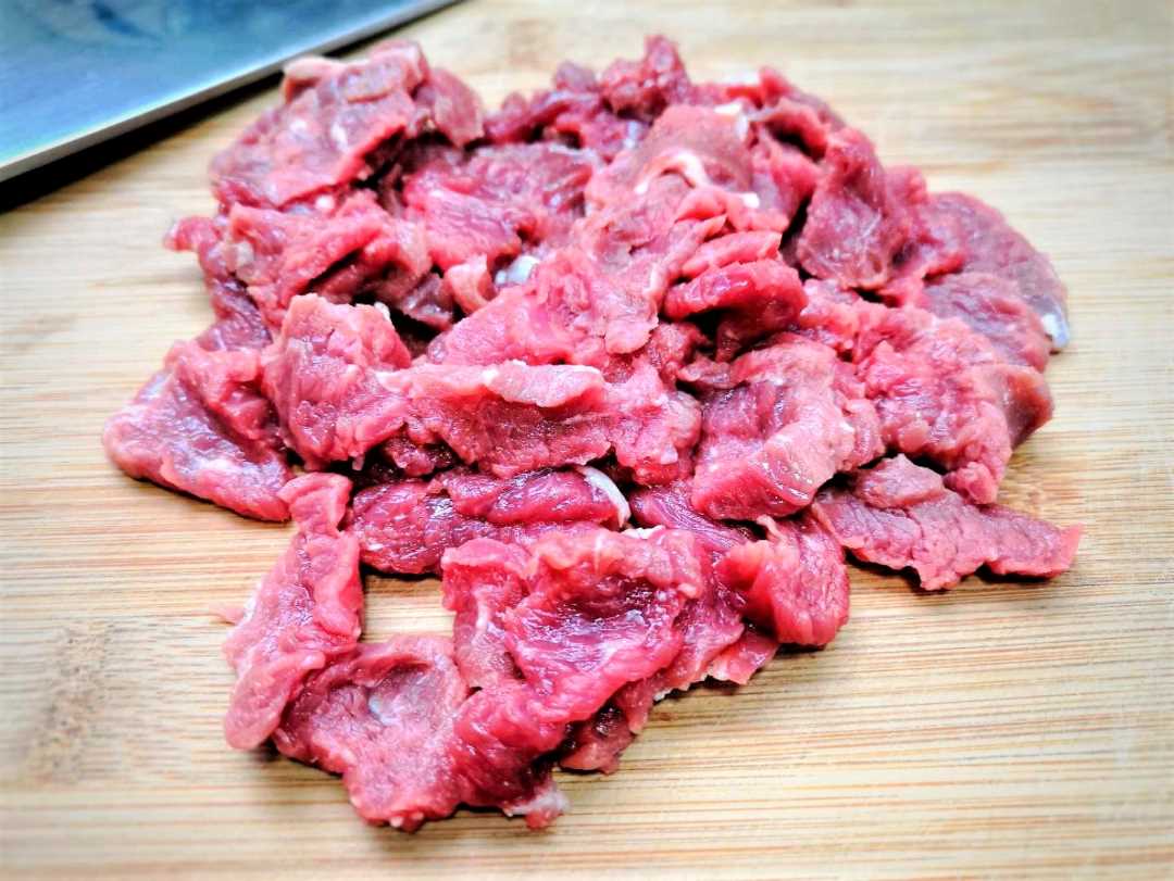 Cut the beef into thin slices