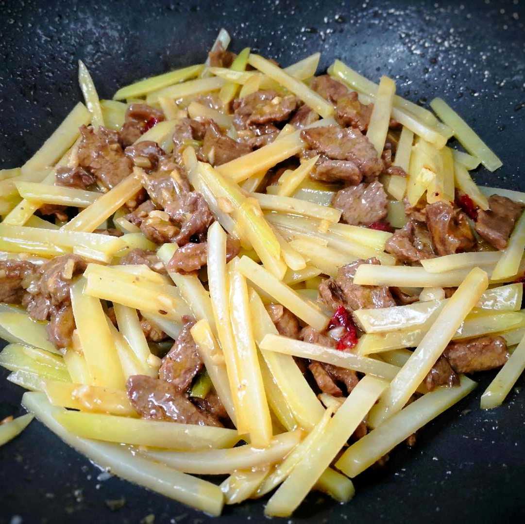 Pour beef slices and sauté for half a minute