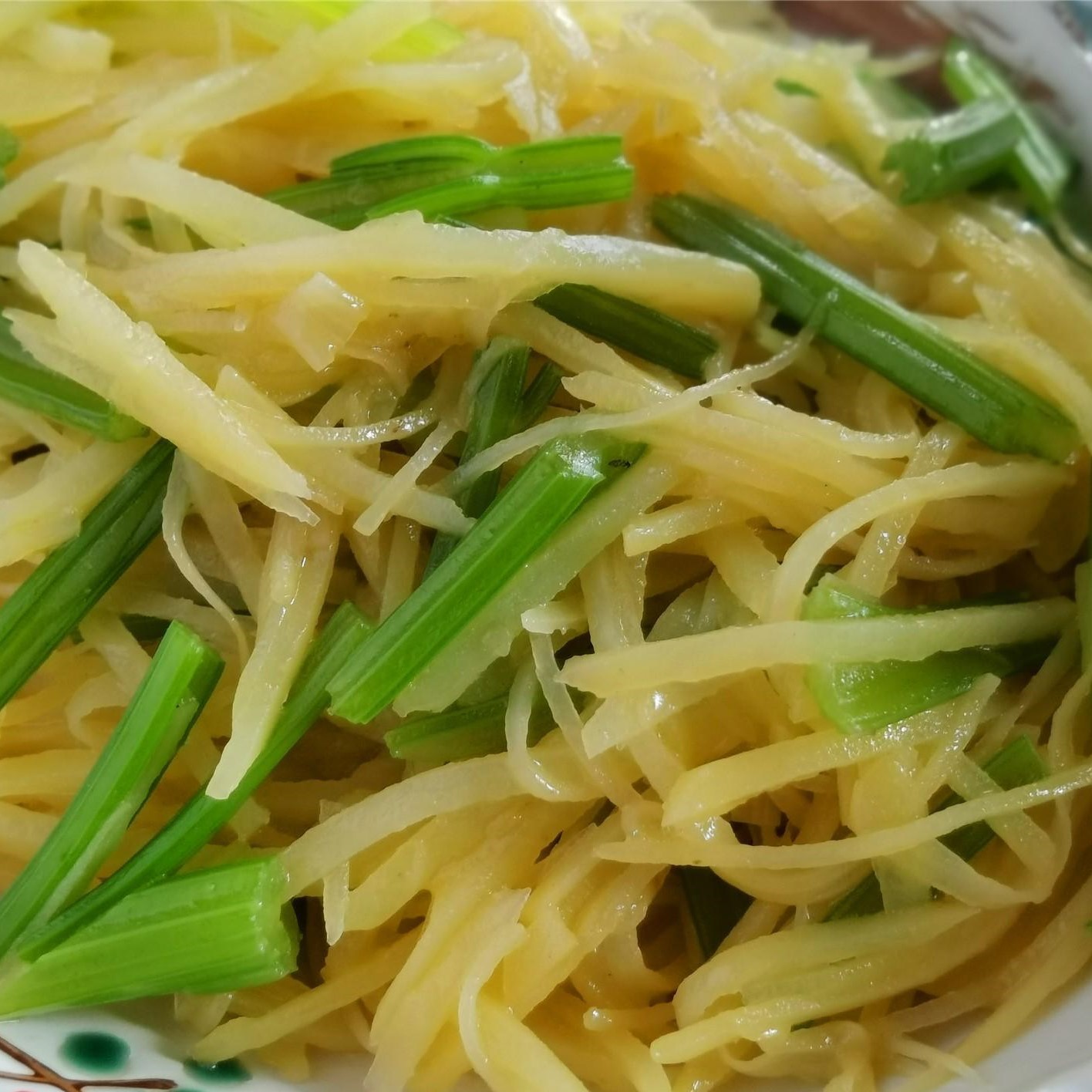 Stir-fried shredded potatoes with celery recipe 2020