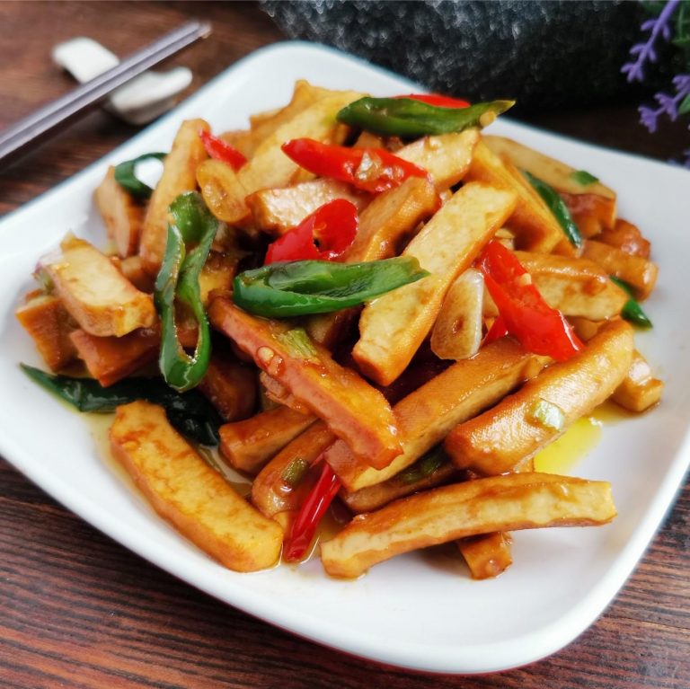 Stir-Fried Smoked Bean Curd and Hot Pepper