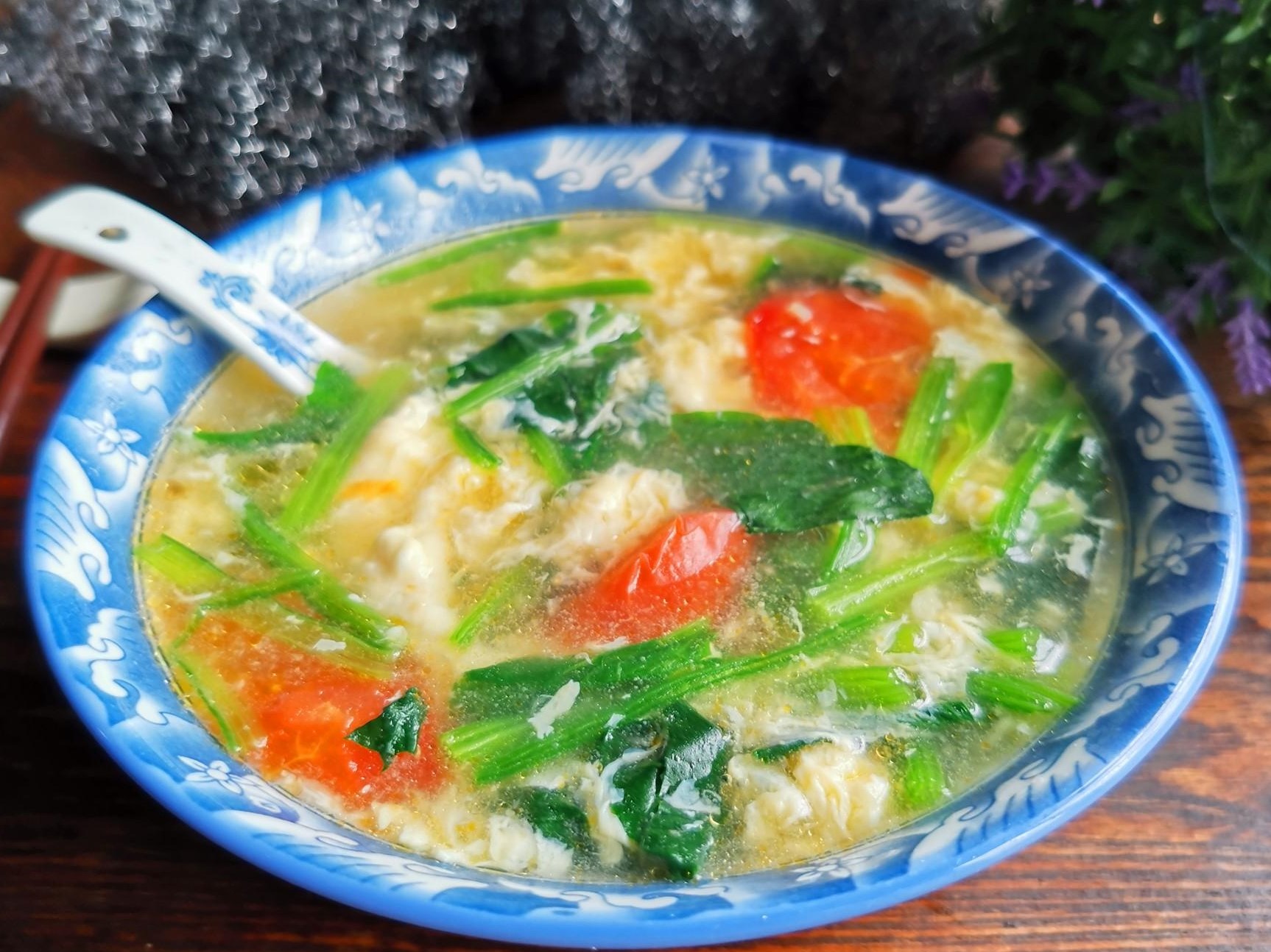 Tomato, spinach egg drop soup recipe