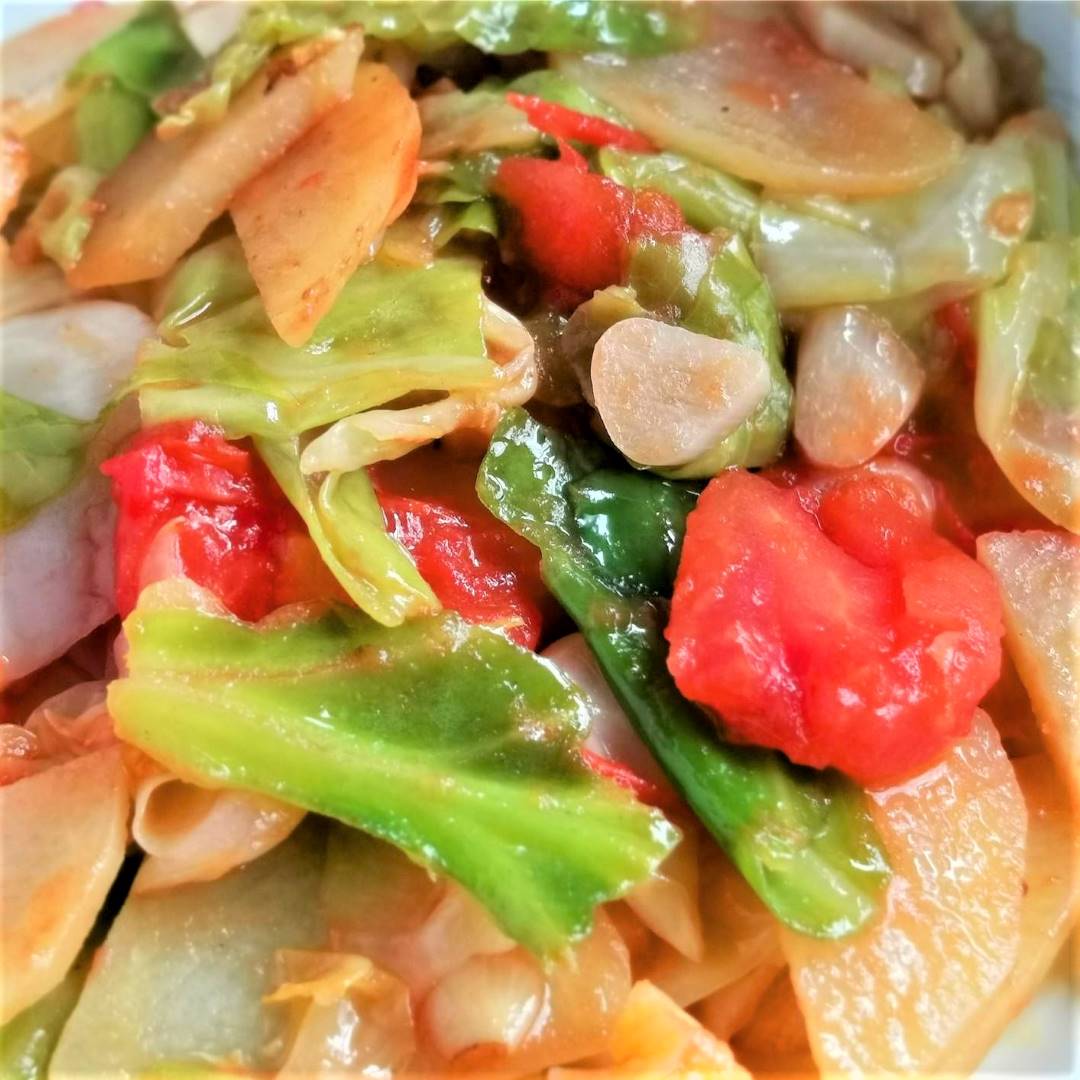 light vegetarian food tomatoes and potatoes Stir-Fry with cabbage recipe