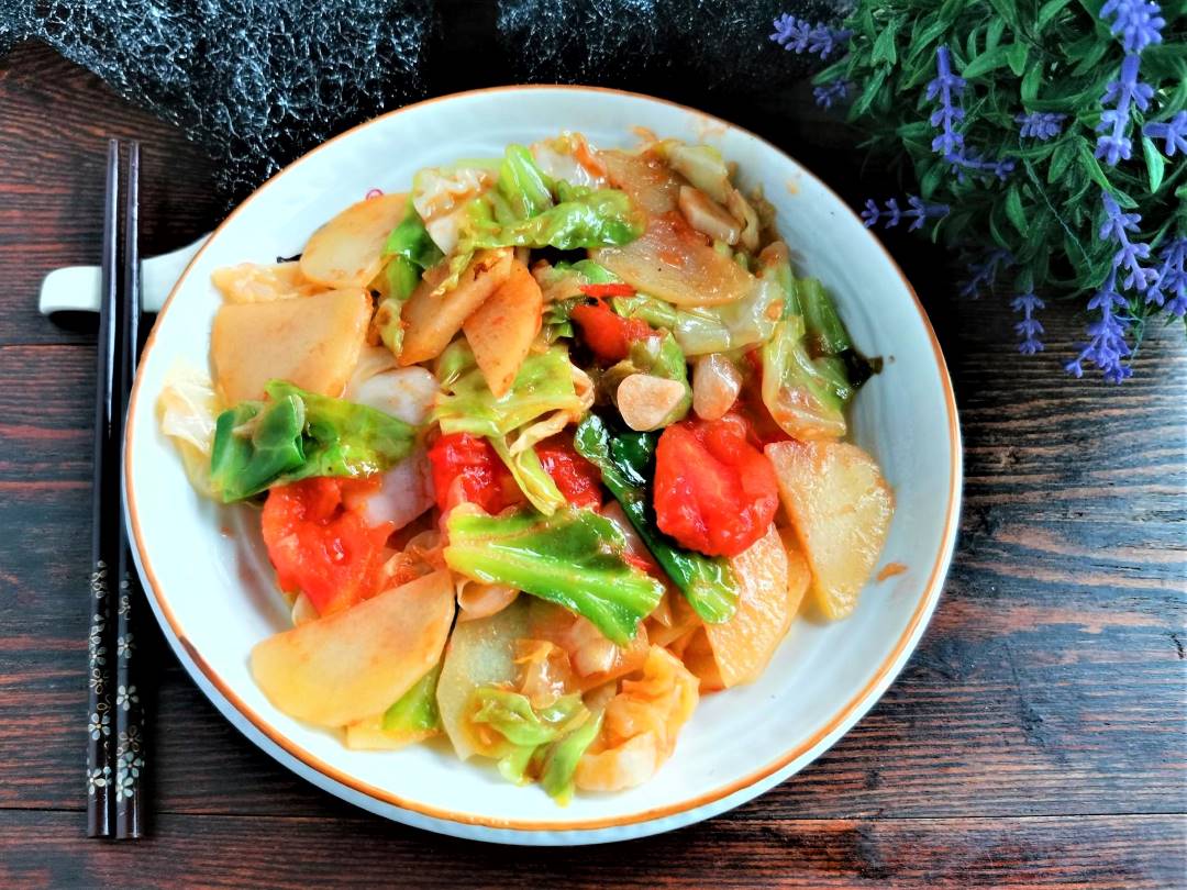 light vegetarian food tomatoes and potatoes Stir-Fry with cabbage recipes