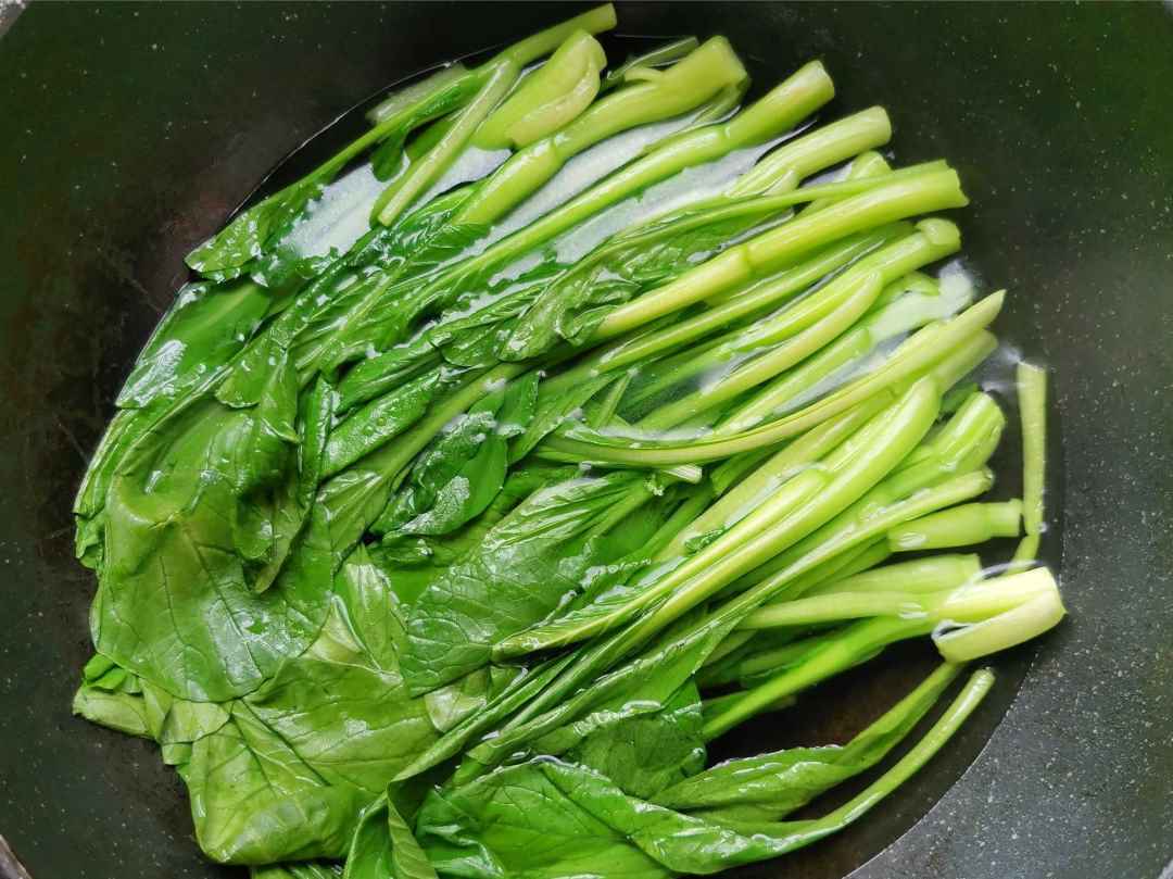 Pour in Choy sum and blanched for about 1 minute