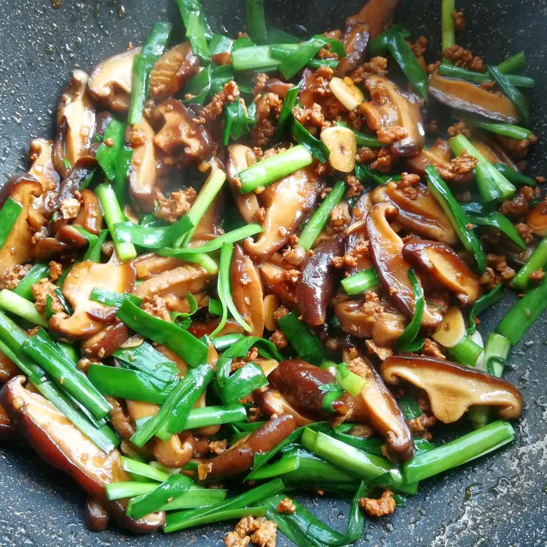 Chinese chives with minced meat and mushrooms recipe China food Chinese homemade dish recipe