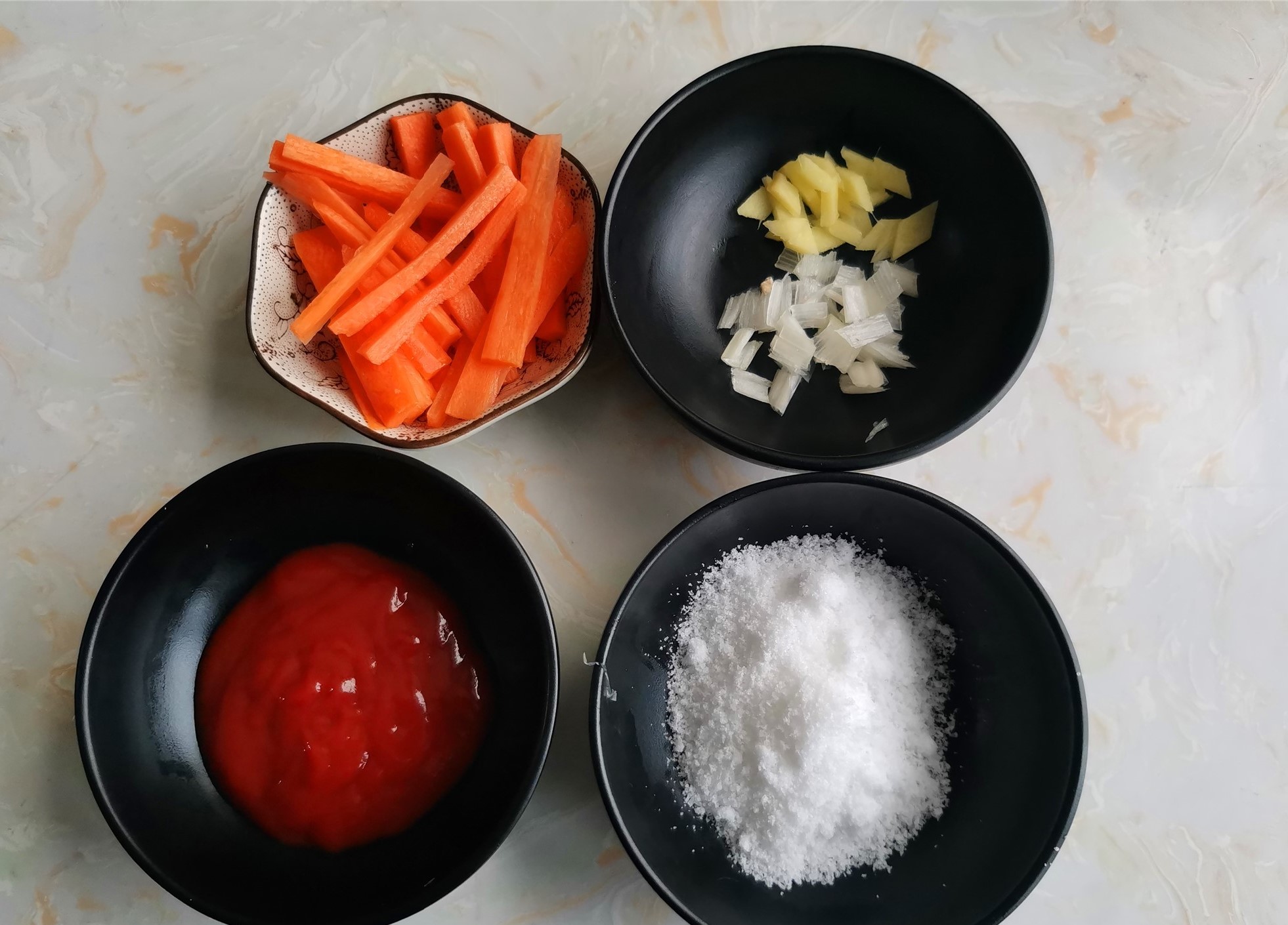 Prepare the seasoning sugar and tomato sauce